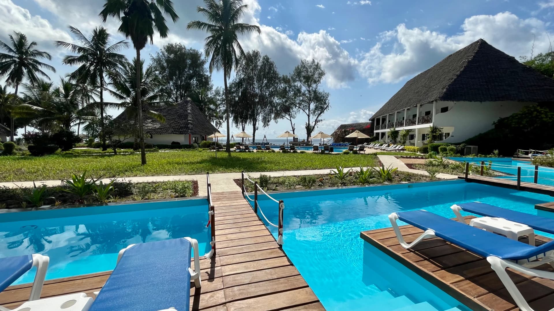 Swim-up Sea View